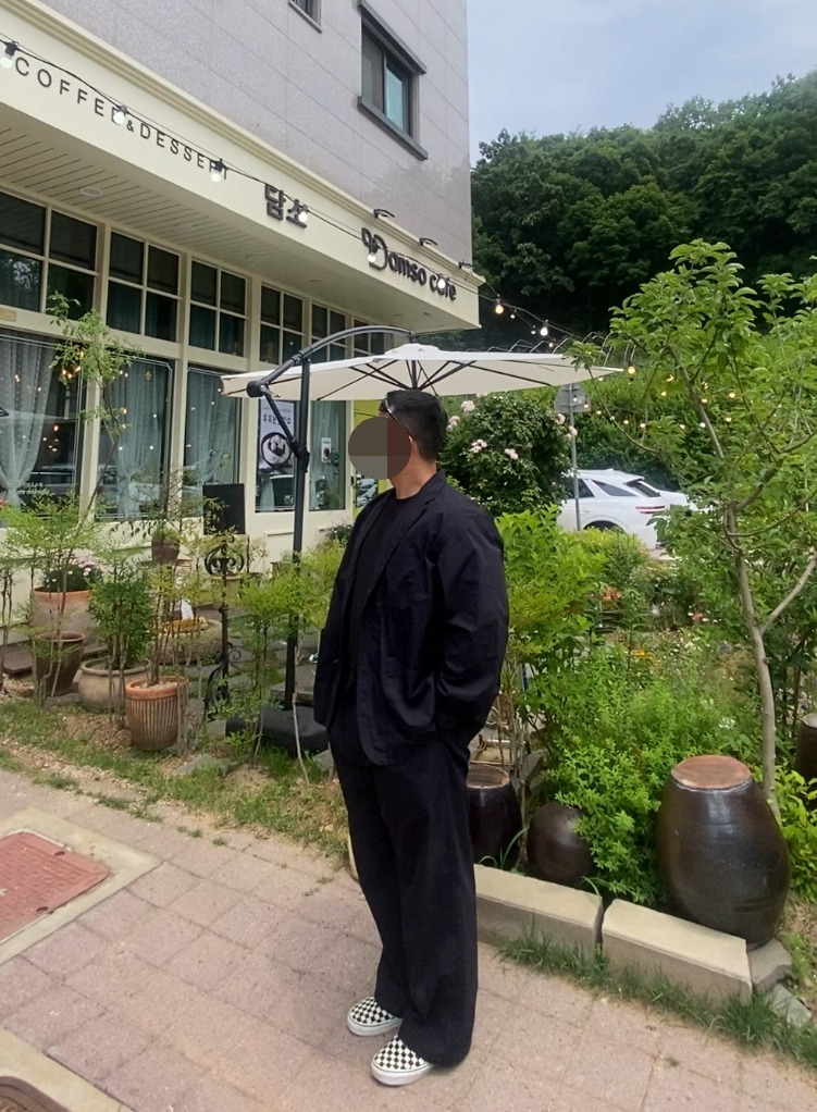 데일리룩('26. 6. 3.)오클리 선글라스 아이자켓 리덕스, 지유 X 엔지니어드 가먼츠 코드레인 재킷 팬츠 셋업, 쿨탠다드 티셔츠, 반스 체커보드 슬립온