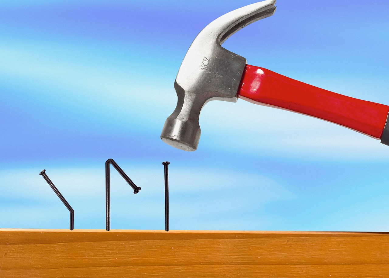 주식 공시 번복이 상장폐지로 이어지는 과정을 연상시키는 이미지입니다. 반복적인 실수가 좋지 않은 결과로 가는 것을 연상시키는 이미지입니다.