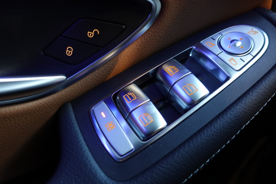 벤츠 GLC 300E 쿠페 실내디자인