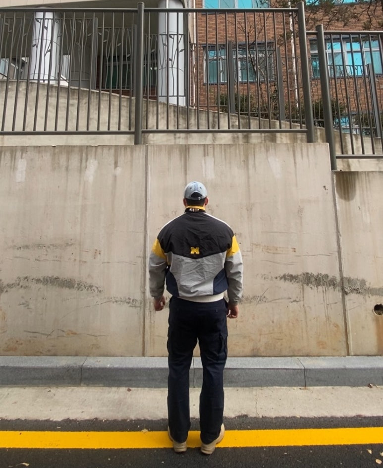 데일리룩('25. 12. 6.)엑스톤즈 빈티지 워싱 데님 볼캡, 스타터 미시간 빈티지바람막이 윈드브레이커 트레이닝재킷, 무신사 무신사스탠다드 카고 팬츠, 아디다스 데저트부츠 사막화