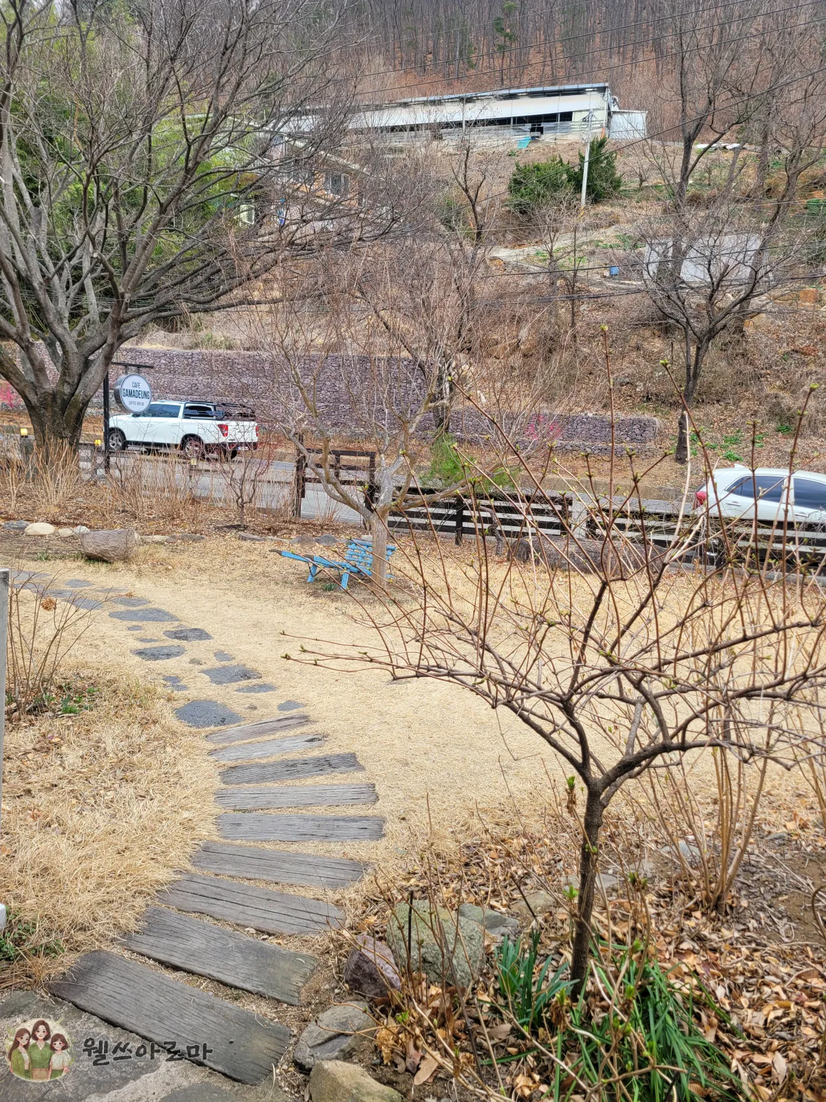 가마등-테라스뒤쪽에서바라본도로