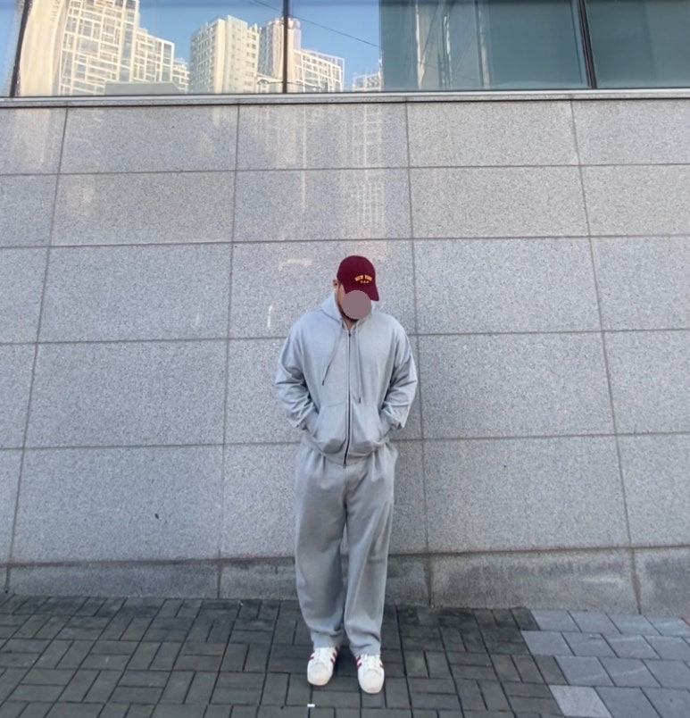 데일리룩('25. 12. 26.)윅 WICK NEW YORK USA 워싱 빈티지 볼캡, 토피 2WAY 스웻 후드티 집업, 토피 벌룬핏 와이드 팬츠, 아디다스 슈퍼스타 82 레드