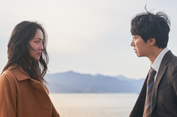 헤어질 결심 영화 속 한장면 주인공 박해일과 탕웨이