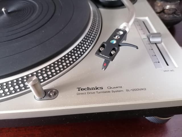 LP 커버 디자인으로 보는 시대별 예술 감각