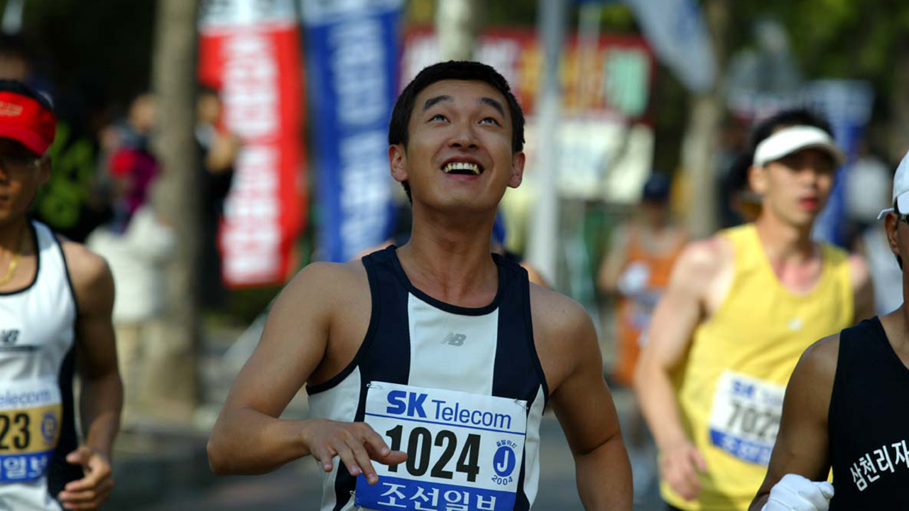 자페를 지닌 주인공 초원이 마라톤을 통해 행복해하는 모습