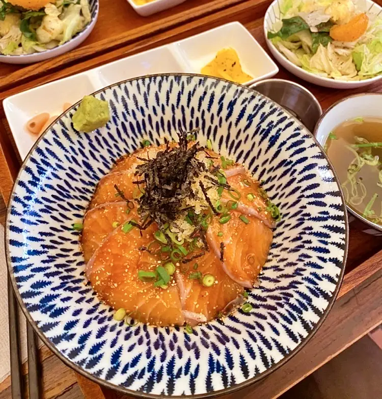 제209회 놀라운토요일 놀토 성남 모란 민속5일장 시장 소고기 튀김 덮밥 맛있는 식당 아이브 안유진, 레이, 이서 추천 맛집 소개