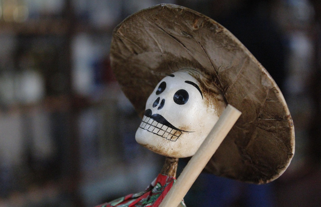 멕시코의 ‘죽은 자의 날’과 음식 문화: 해골 사탕과 죽은 자의 빵에 담긴 의미