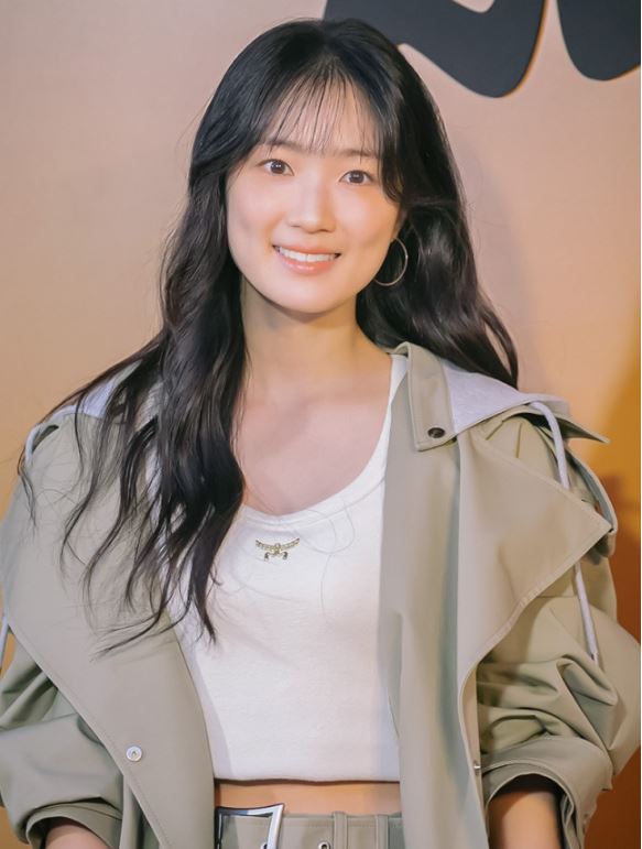김혜윤 실물