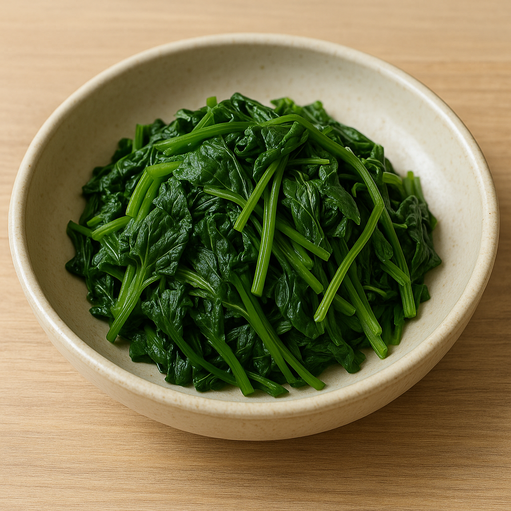 삶아낸 하눌타리 나물을 담은 그릇