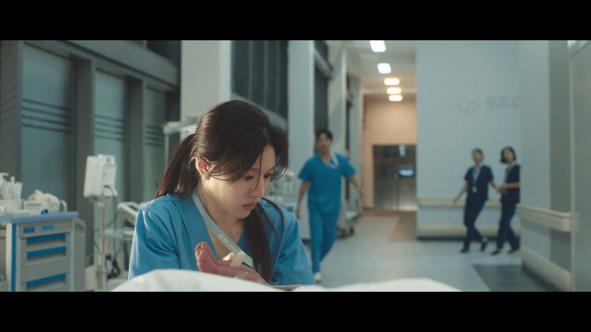 넷플릭스 드라마 '언젠가는 슬기로울 전공의생활' 1화 - 아기를 받아내는 오이영