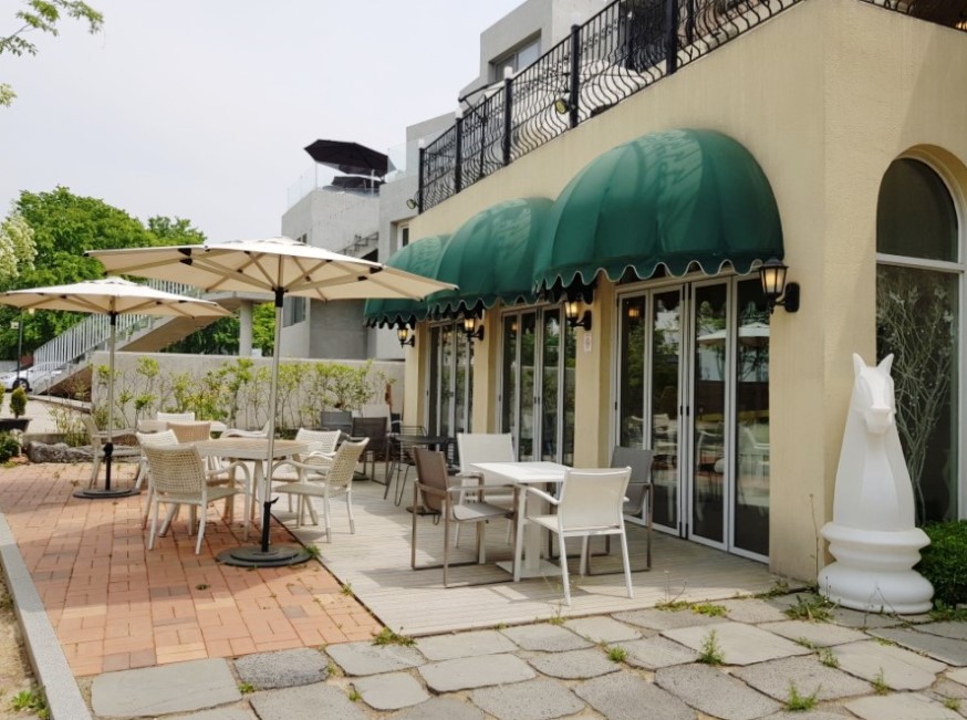 파주 헤이리 마을의 한 카페