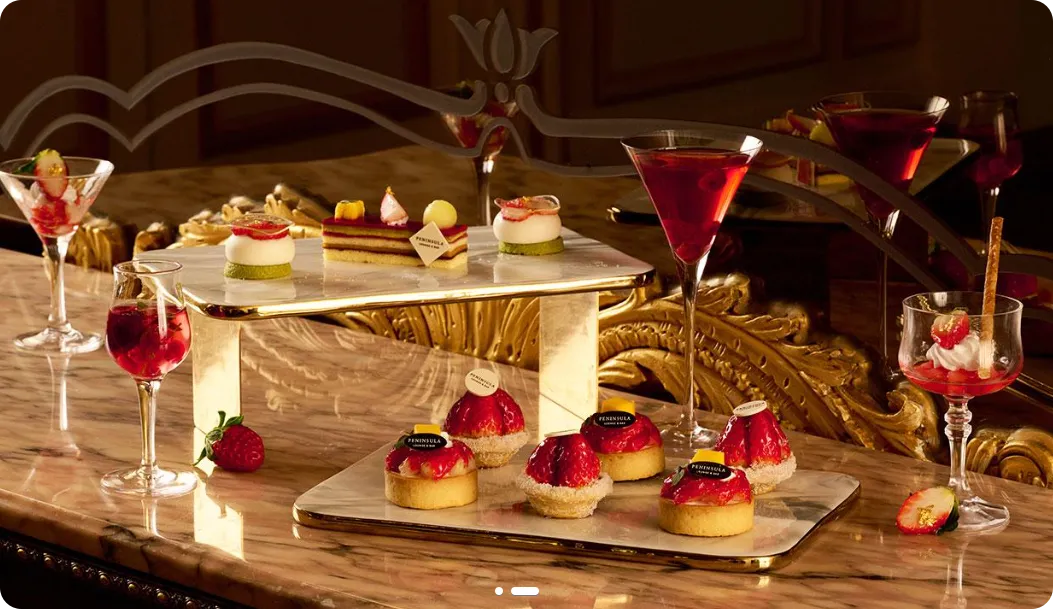 롯데호텔-서울-페닌슐라-딸기-뷔페-고급테이블-딸기 디저틀-무스-케이크-타르트-딸기알코올-딸기음료