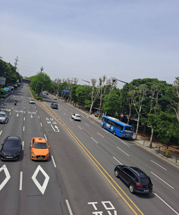 계단 아래 대로