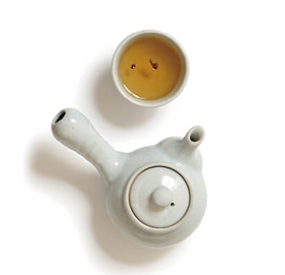 '사미다음'이 담긴 잔과 주전자