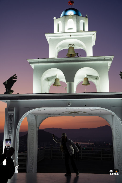 춘천 산토리니 카페 건축물