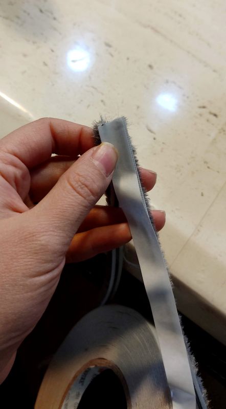 모헤어 뒷면에 양면테이프 부착