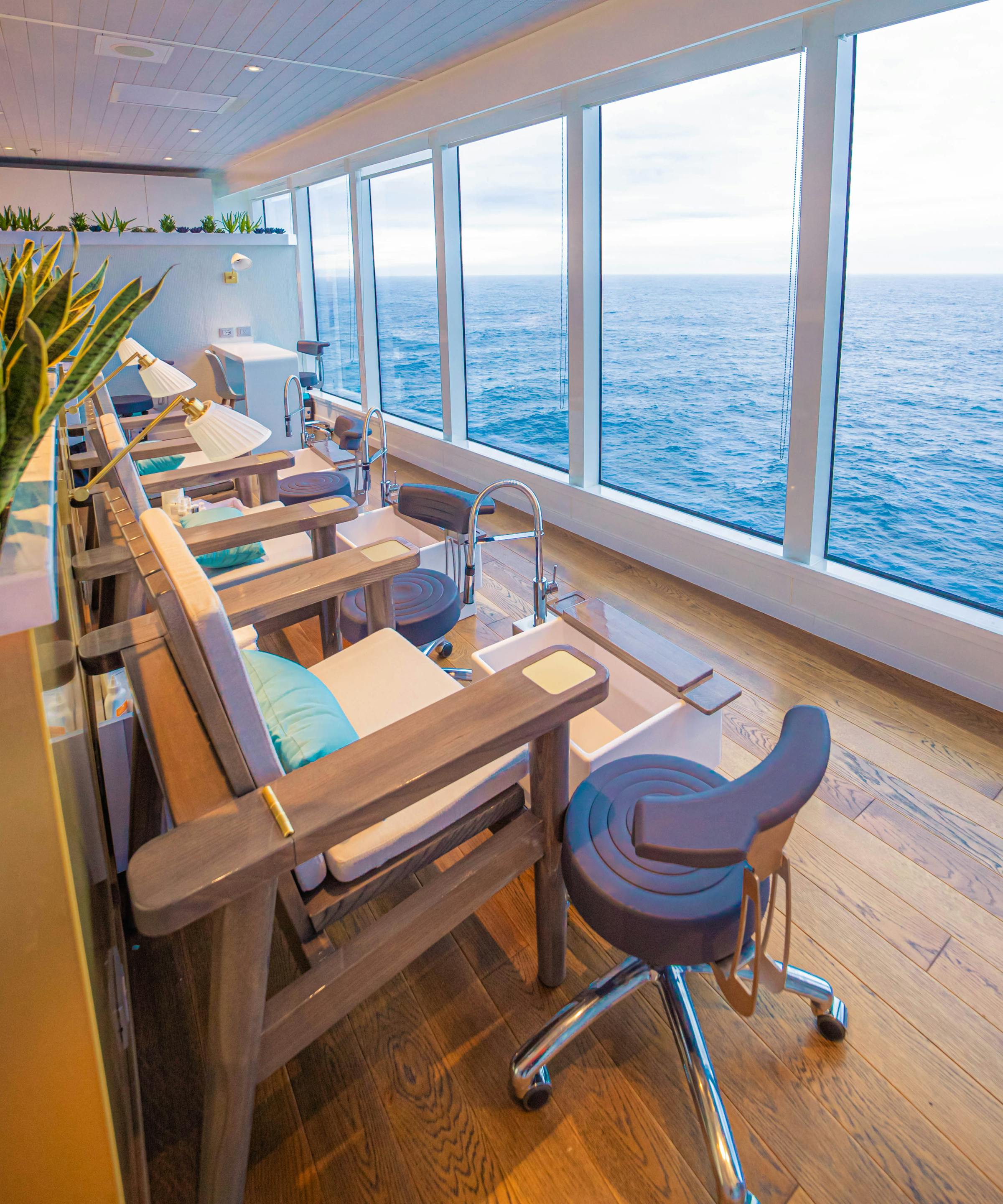 여름 크루즈 여행지 추천 확인하러 가기