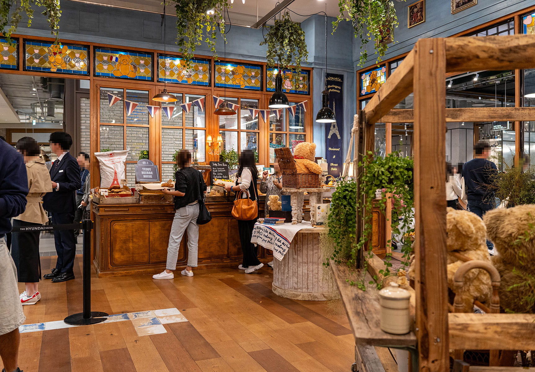 테디뵈르하우스 더현대서울점 내부