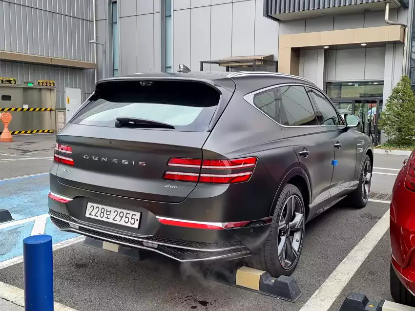 2024 GV80 뒷모습입니다.