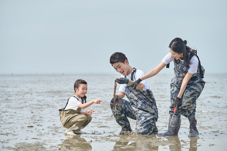 갯벌과 조개잡이는 초등학생에게 자연의 신비를 느끼게 해주는 최고의 체험 여행이다.