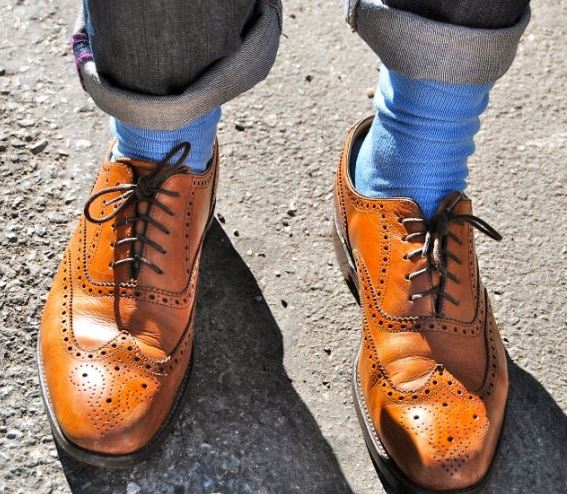 브라운 윙팁 사진 착용샷 파란 양말