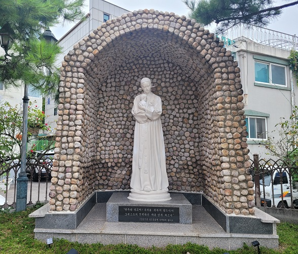 수원 칠보성당 성모자상