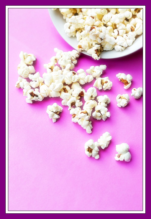 영화관-팝콘-취식