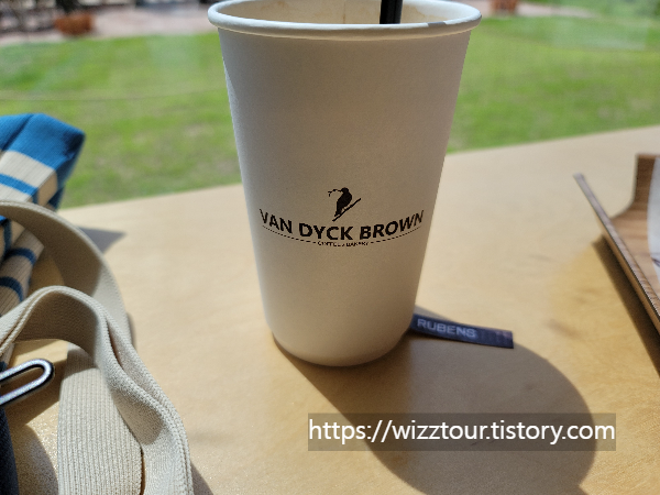 반다이크브라운 커피