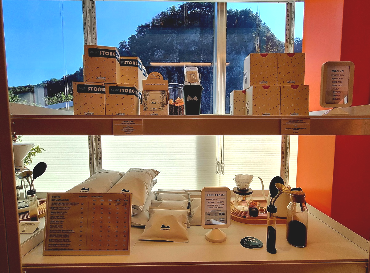 강원도 원주 가볼만한 곳, 블루리본 스톤크릭 카페: 수묵화 속 절벽, 로스팅 커피, 할인 정보