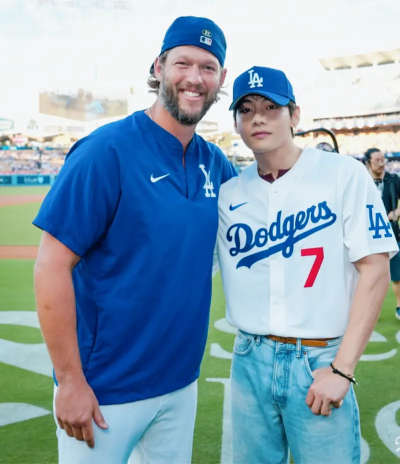 손흥민 시구&amp;#44; 뷔 시구&amp;#44; MLB 시구&amp;#44; 메이저리그 시구&amp;#44; 손흥민 MLB&amp;#44; 뷔 MLB&amp;#44; 다저스타디움 시구&amp;#44; 양키스타디움 시구&amp;#44; MLB 시구 비교&amp;#44; 시구 레전드&amp;#44; MLB 역대 시구&amp;#44; 조지 부시 시구&amp;#44; 버락 오바마 시구&amp;#44; 50센트 시구&amp;#44; 시모네 바일스 시구&amp;#44; 유현진 배지현 시구&amp;#44; K스타 시구&amp;#44; 한류 스타 시구&amp;#44; MLB 팬 서비스&amp;#44; 뷔 손흥민 브로맨스&amp;#44; 뷔 팬 서비스&amp;#44; 손흥민 글로벌 인기&amp;#44; K팝 메이저리그 진출&amp;#44; 메이저리그 한류&amp;#44; MLB 문화 마케팅&amp;#44; 스포츠 퍼포먼스&amp;#44; 한국 연예인 시구&amp;#44; 손흥민 뷔 직캠&amp;#44; 시구 레전드 영상