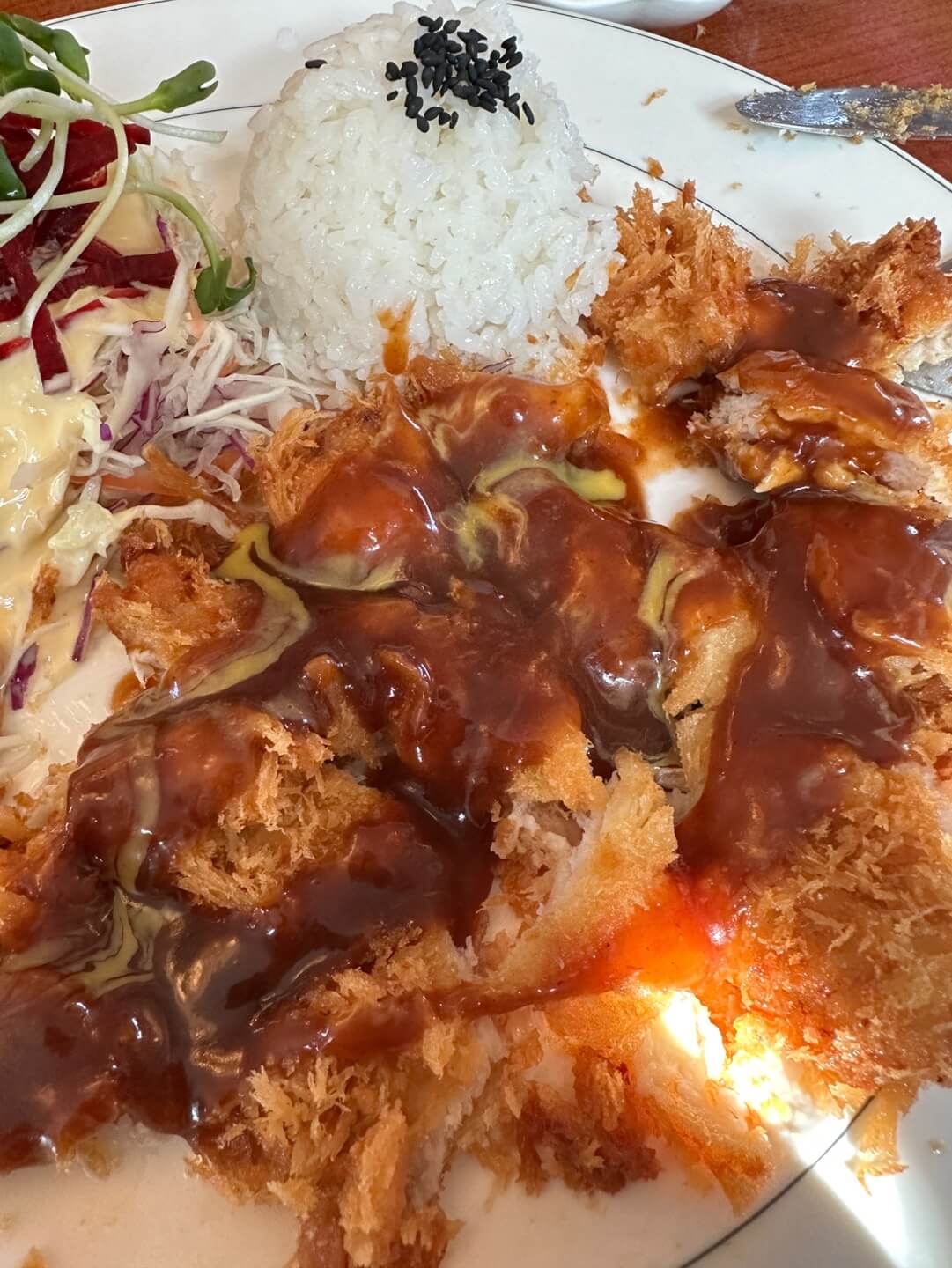 용인 돈까스 바삭한 식감 단면 모습