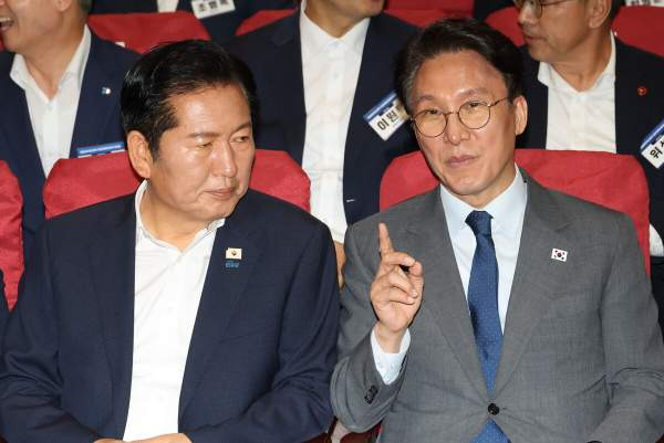 김민석 당대표 출마 선언 총정리! 전 총리의 파격 행보와 나이, 고향, 학력, 경력, 부인, 관련주 및 익산 거주의 비밀 심층 진단