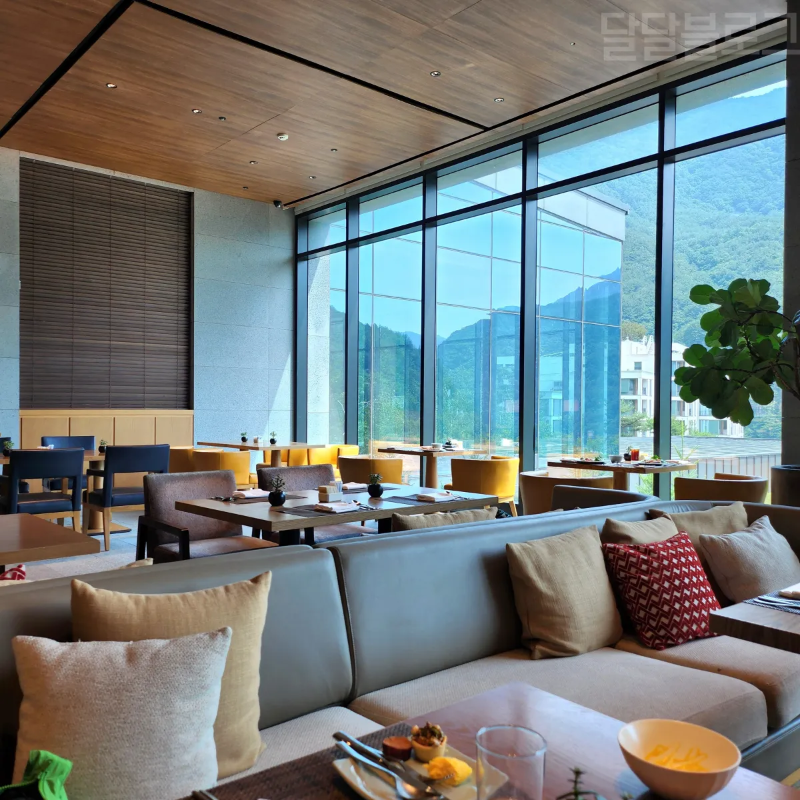 정선-파크로쉬-조식-식당내부