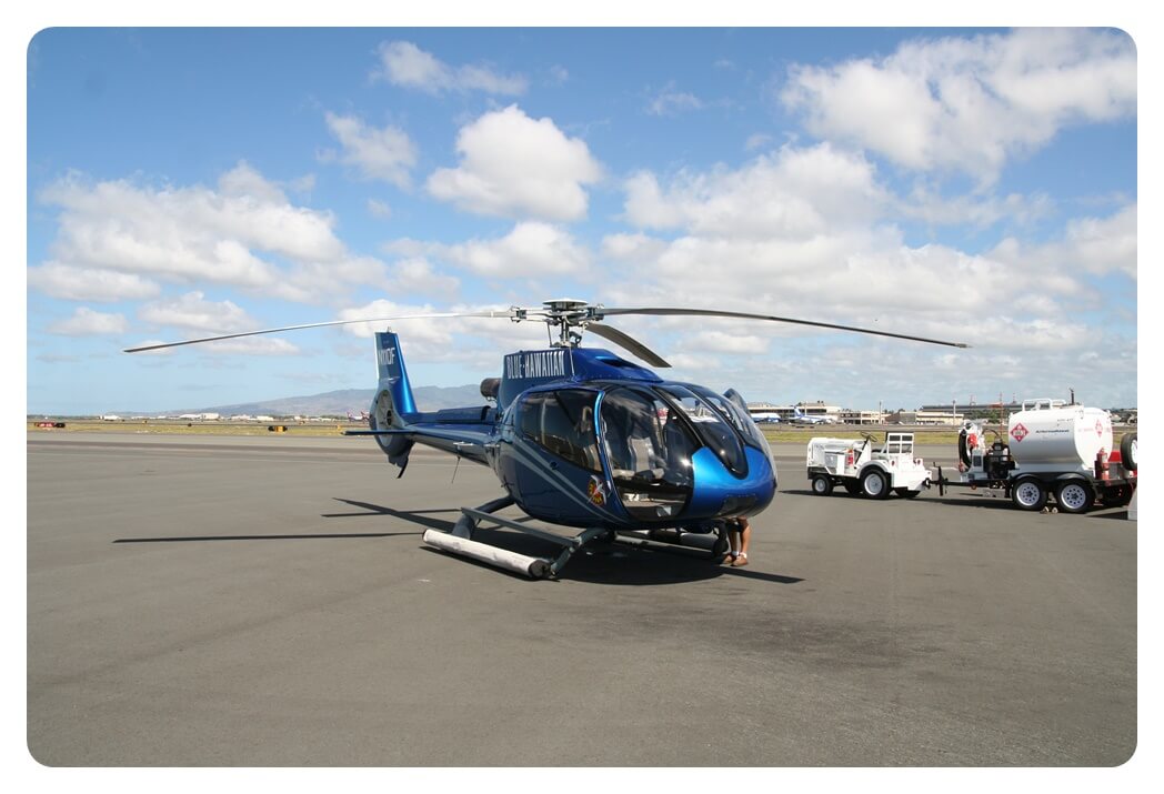 하와이-오아후섬-블루-하와이안-헬리콥터-이륙-준비중