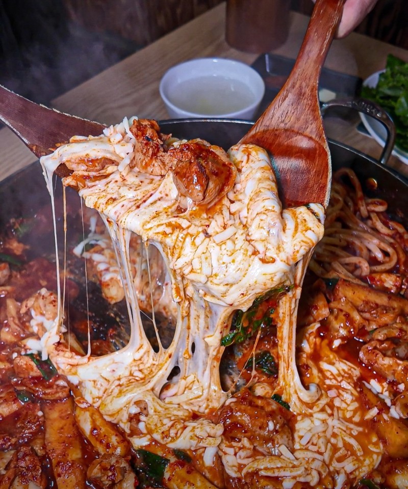 다산신도시 맛집 추천! 유정춘천닭갈비막국수에서 폭탄 치즈 사리 꼭 먹어야 하는 이유