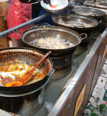 오늘N 퇴근후N 청량리 통닭골목 벽에 지폐 시장통닭집