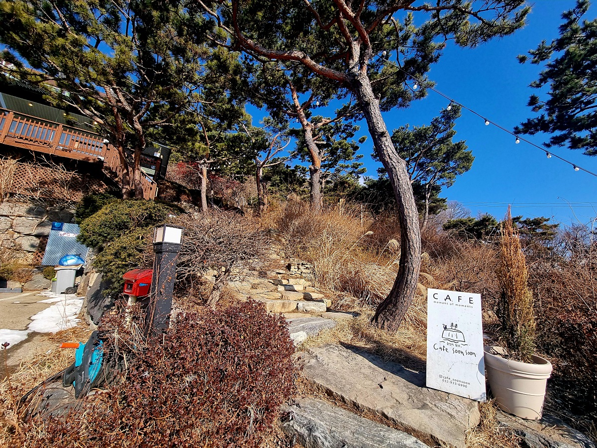 강화도 너머 석모도 노을이 예쁜 탁 트인 오션뷰 카페 &amp;#39;순간의순간&amp;#39;: 비건&amp;#44; 노밀가루 디저트&amp;#44; 무료 쿠폰