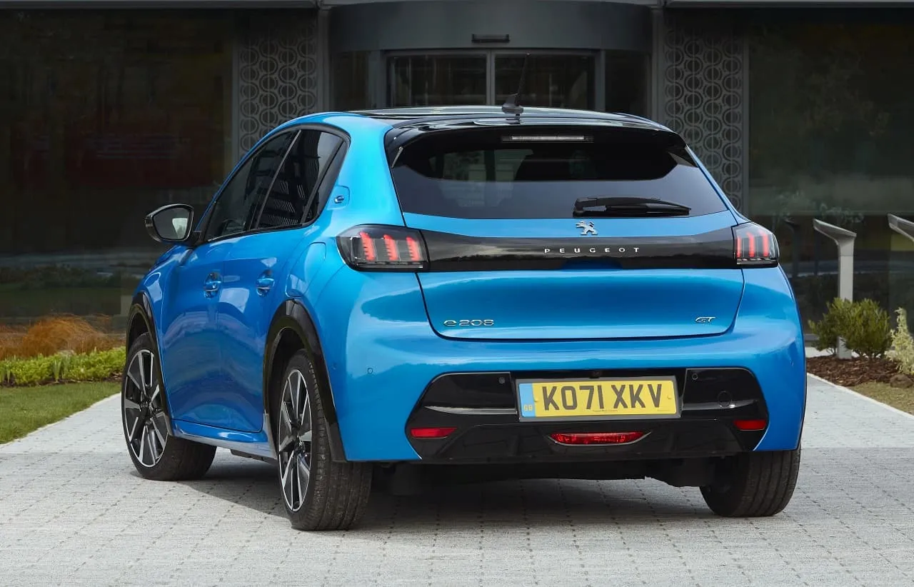 푸조 e-208 후면