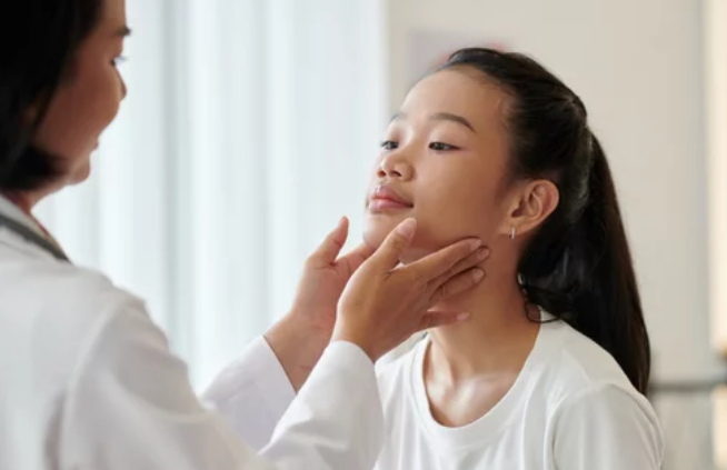 성형외과 피부과 의원 수 증가와 미성년자 문제