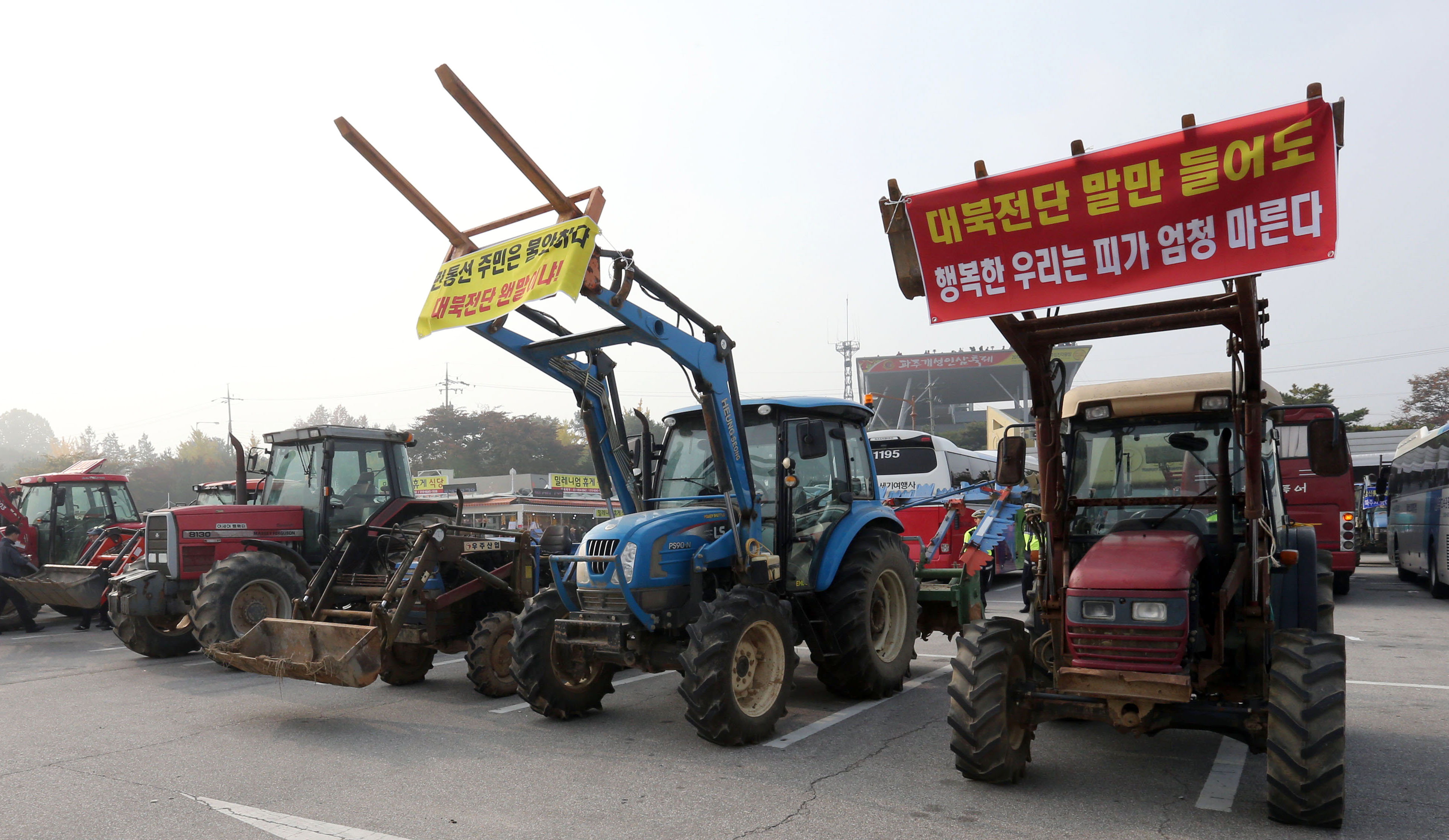 북한의 대남 오물 풍선 살포 사태, 만약 오물 아닌 생화학 무기를 싣고 있었다면? - 오물 풍선의 원인 제공한 자유북한운동연합의 박상학, 니가 그 똥 다 치워라 북한의 대남 오물 풍선 살포 사태, 만약 오물 아닌 생화학 무기를 싣고 있었다면? - 오물 풍선의 원인 제공한 자유북한운동연합의 박상학, 니가 그 똥 다 치워라