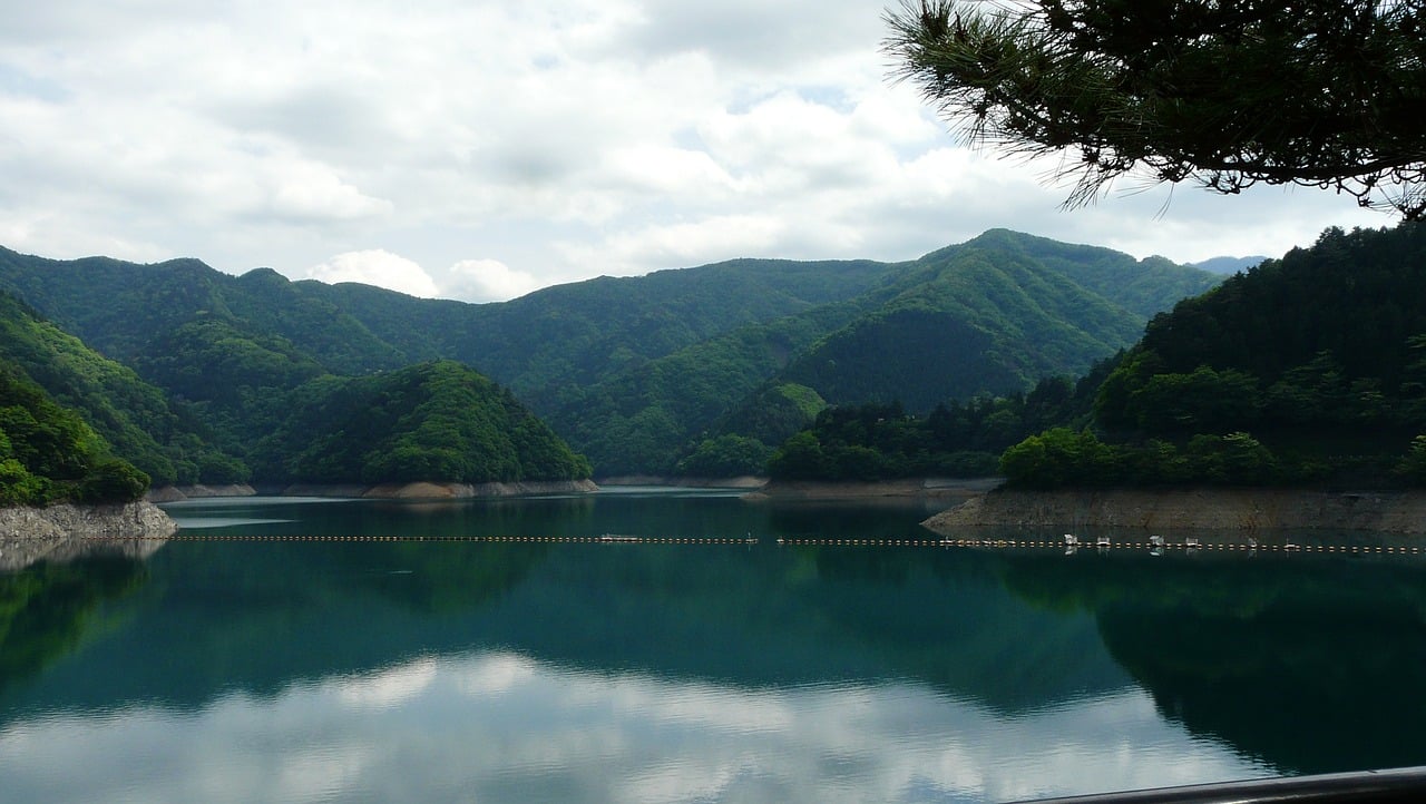 산과 댐 호수 자연 이미지