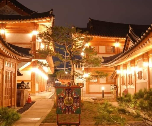 황남관 한옥 게스트하우스 예약하러 가기