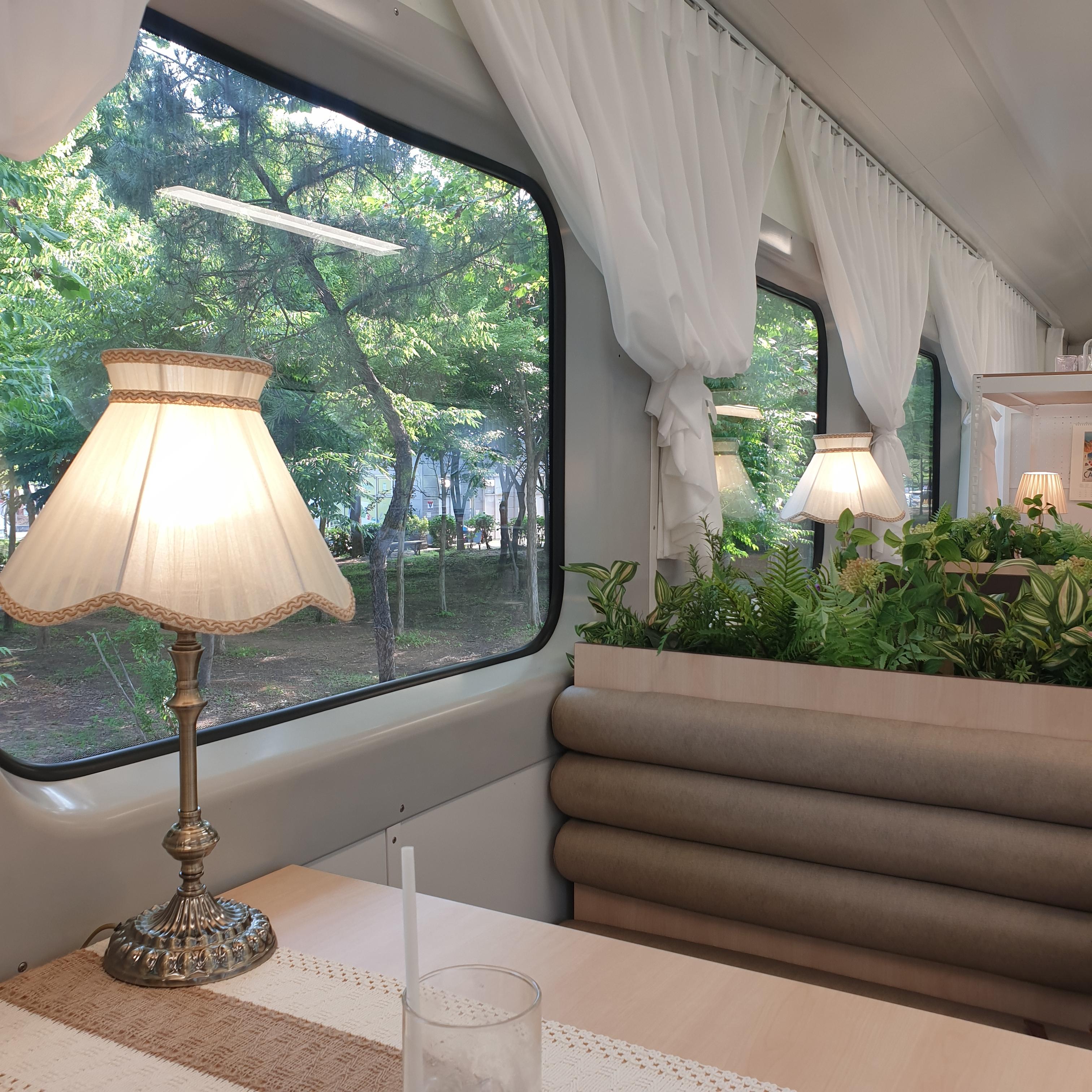 기차카페 세라티 좌석