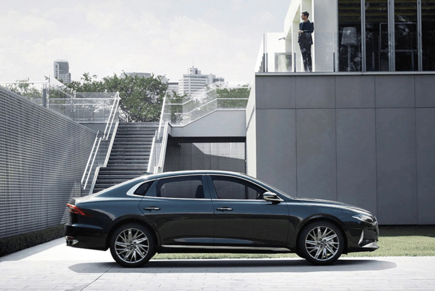 이 사진은 그랜저 르블랑의 외관입니다