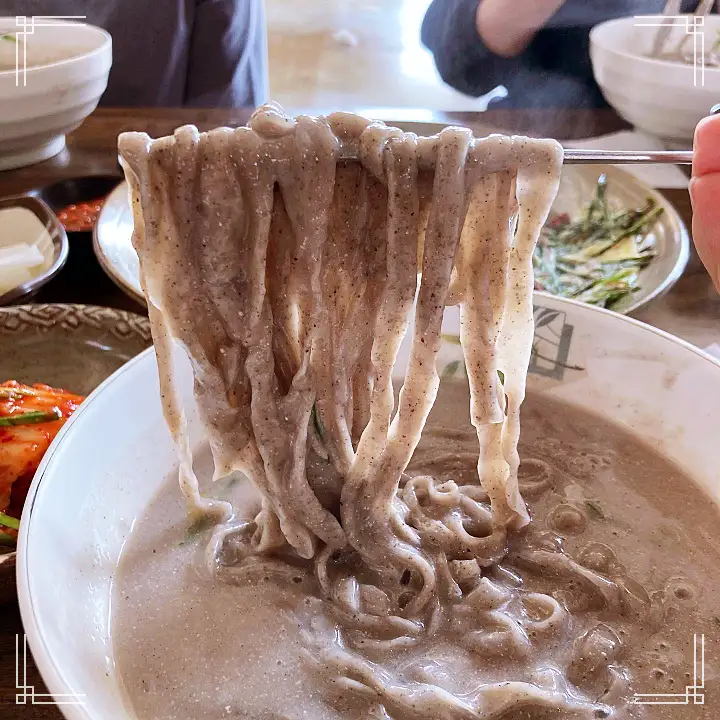 이만기 동네한바퀴 흑임자 칼국수 파전 부추전 손두부 아픈 아내의 빈자리를 지키는 칼국수집 사장님 포항 맛집 소개