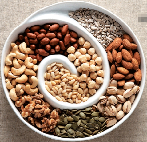 한국의 떡 종류 서속떡-견과류