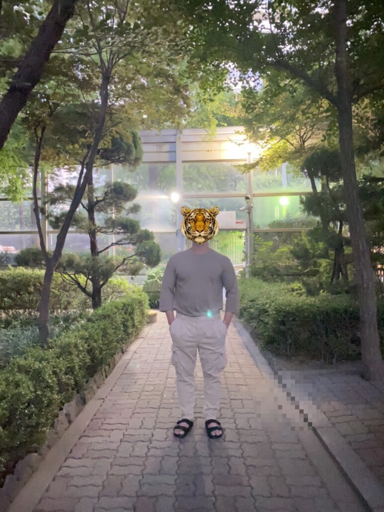 데일리 룩(오뭘입)_무신사스탠다드 슬리브티&#44; 자라 카고바지&#44; 버켄스탁 샌들&#44; OOTD