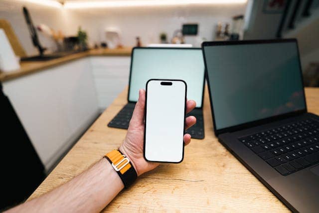 스크린타임을 줄이지 말고 흐름을 바꿔라 – 기술과 함께 가는 루틴 설계