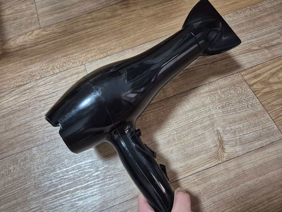 필름을 수축시키기 위해 드라이기 준비