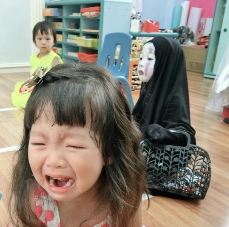 검정 캐릭터 의상 : 검정 누구에겐 공포 또는 웃음